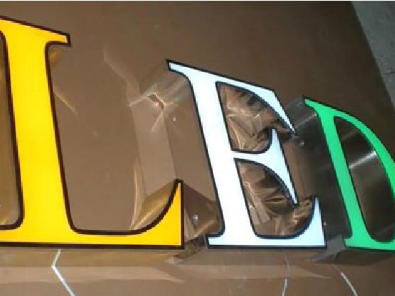 兴义介绍LED招牌的基础知识。